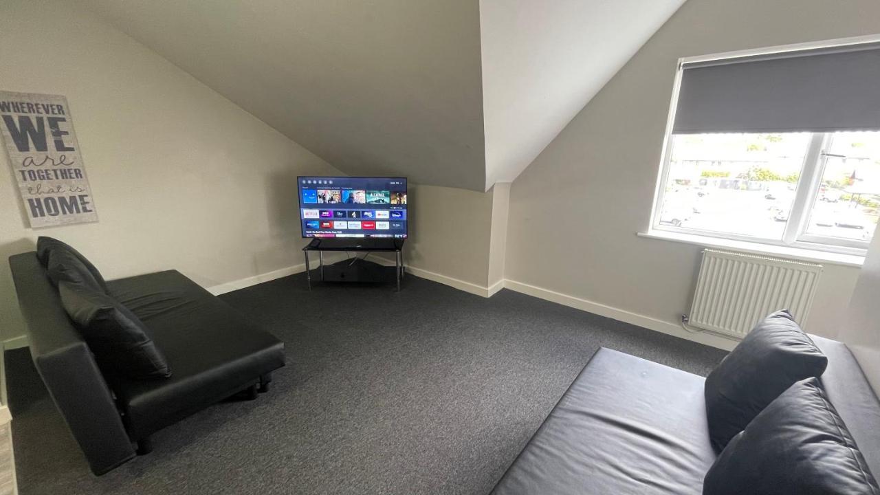 Mays Apartments: Centre Convenience With Free Parking