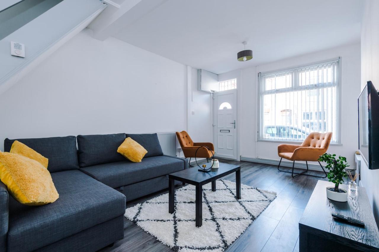 Holiday home Snug Anfield House, Entire With Free Wifi & Netflix