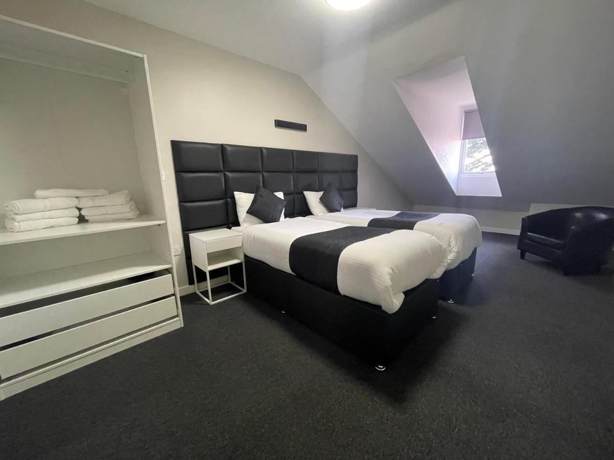 Aparthotel Mays Apartments: Centre Convenience With Free Parking 3*