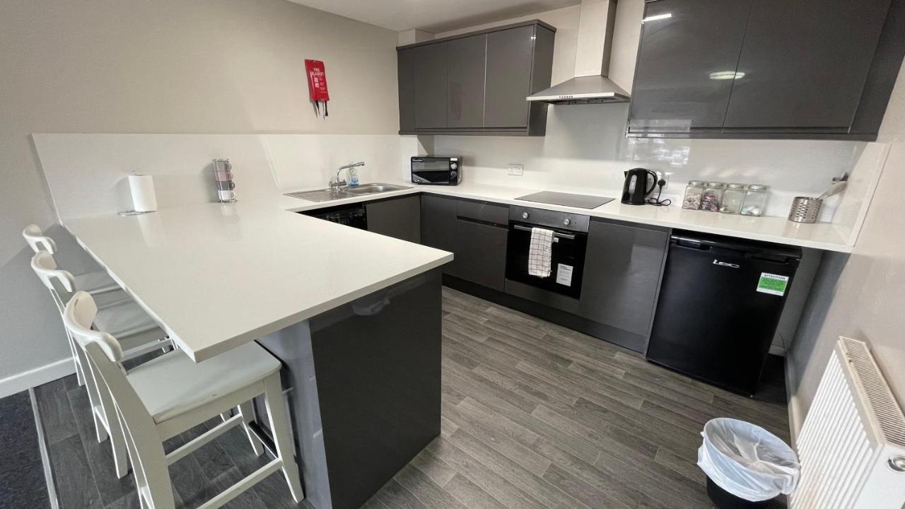 Aparthotel Mays Apartments: Centre Convenience With Free Parking 3*