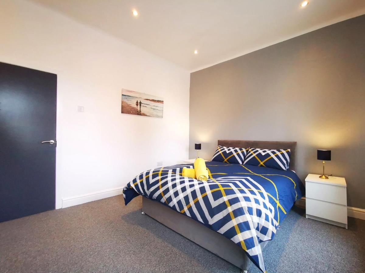 Spacious Townhouse 5 Mins To Centre With Free Parking *