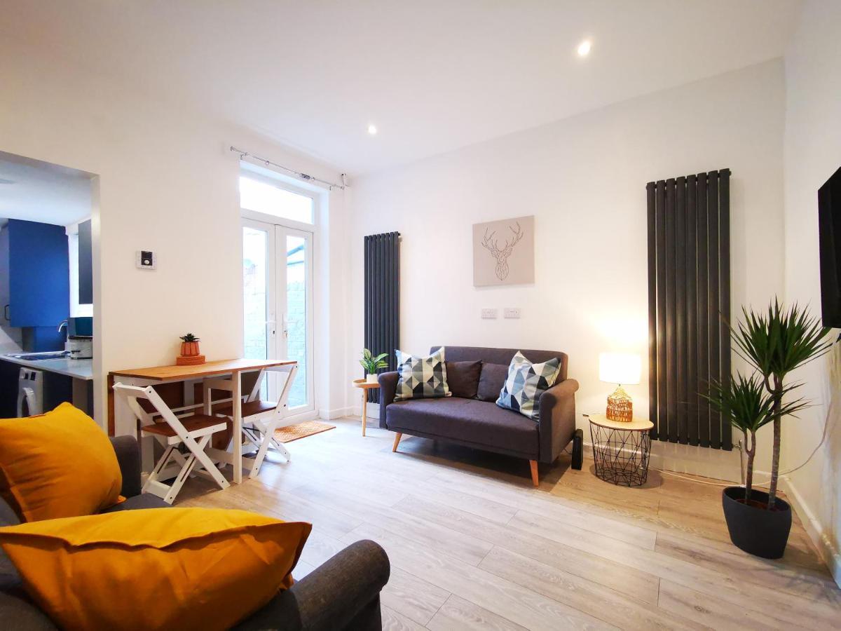 Spacious Townhouse 5 Mins To Centre With Free Parking Holiday home Liverpool