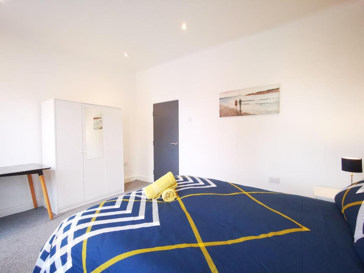 Spacious Townhouse 5 Mins To Centre With Free Parking *