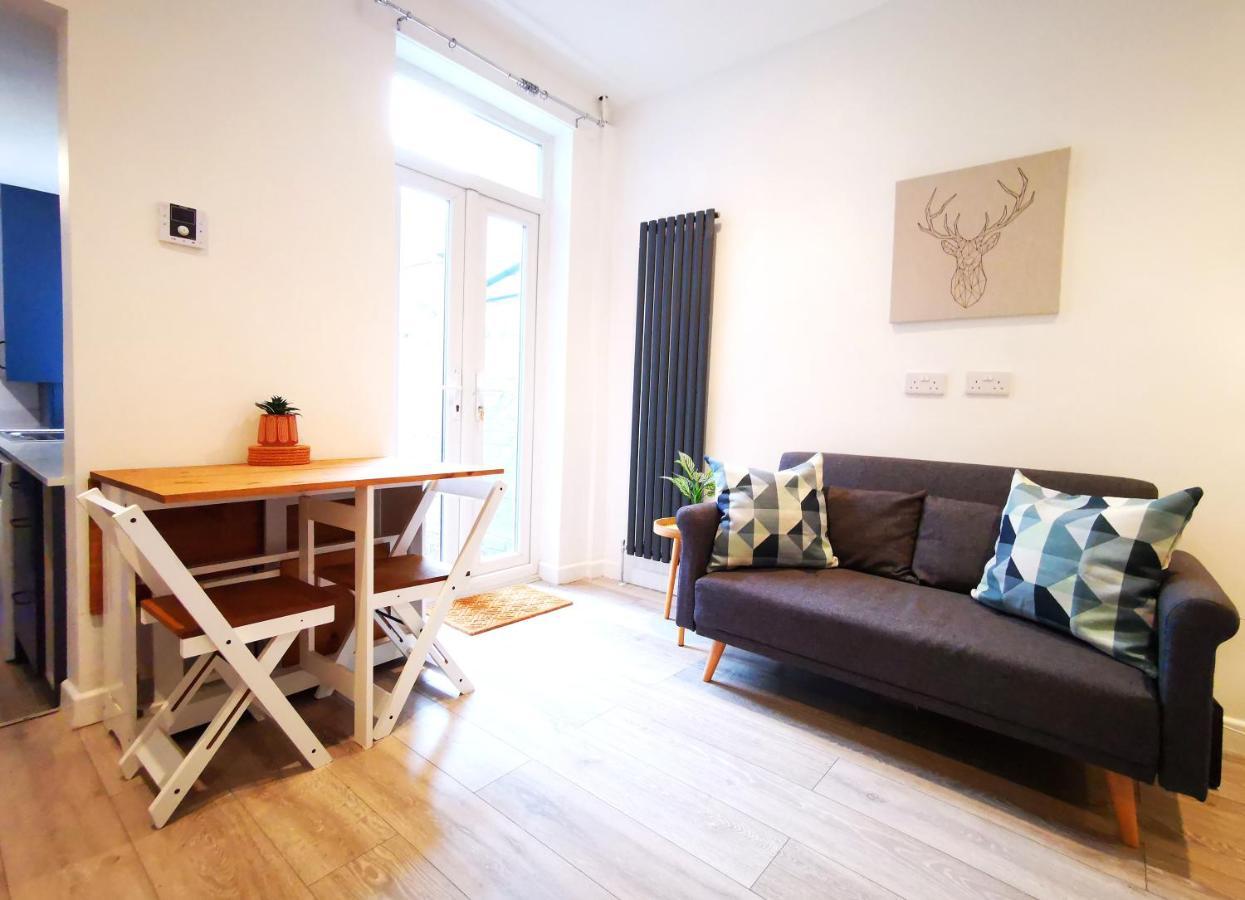 Spacious Townhouse 5 Mins To Centre With Free Parking Liverpool