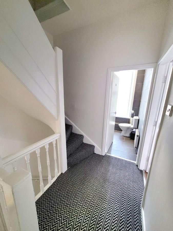 *new* Grant 7 Bed House Steps Away From Stadium Holiday home Liverpool
