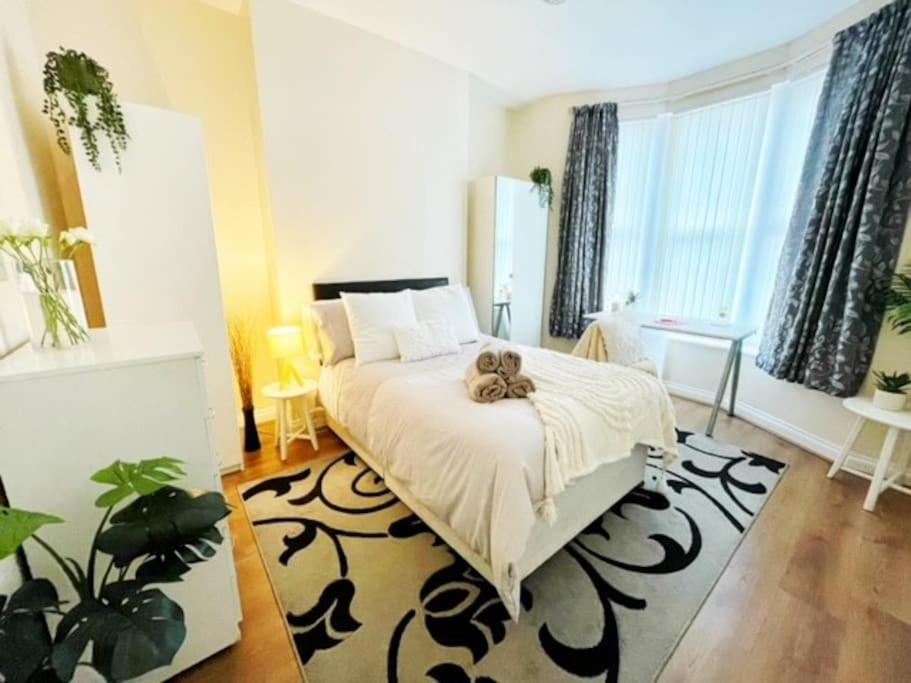 5 Bedroom, Sleeps 9 - Base To Explore And Beyond *