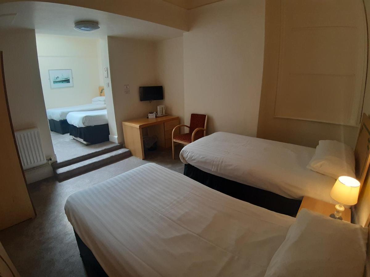 Hotel Hanover & Mccartney's Bar 2*
