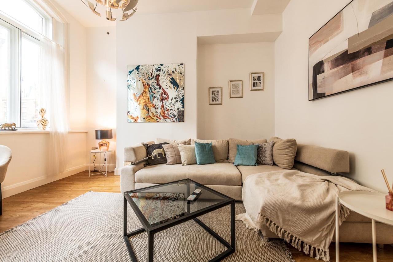 Lovely Two Floor Flat In The Center Apartment