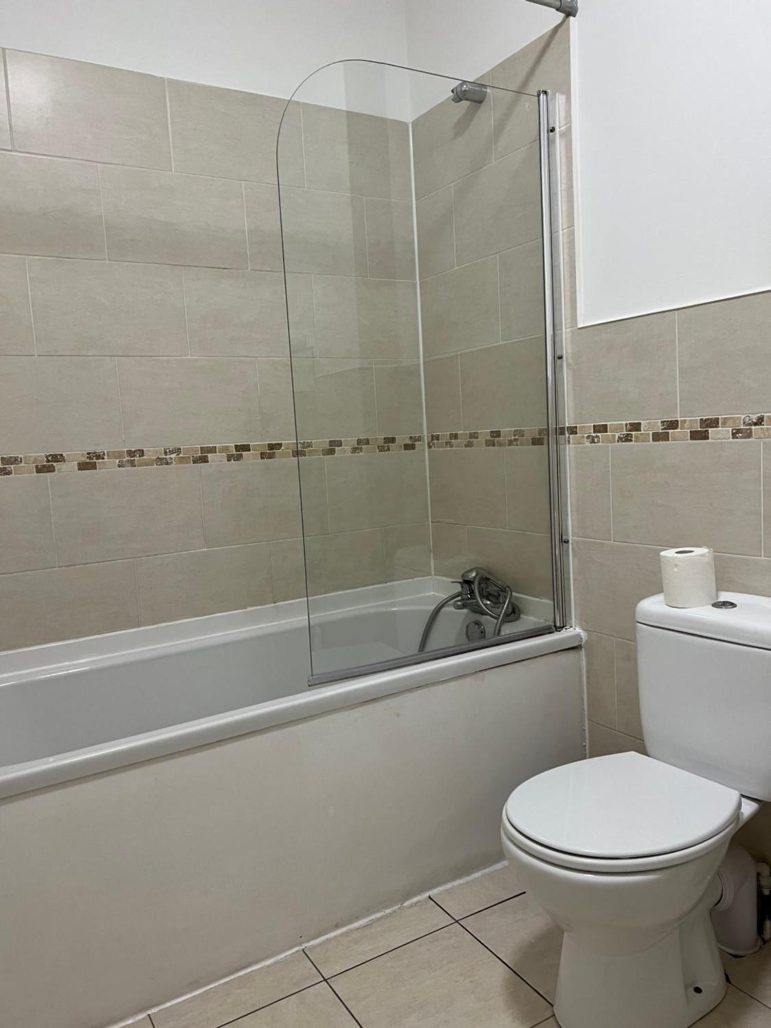 2 Bedroom Centre 35 Victoria Street Apartment
