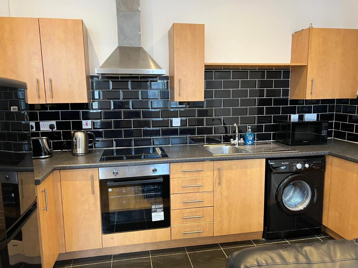 Apartment 2 Bedroom Centre 35 Victoria Street *