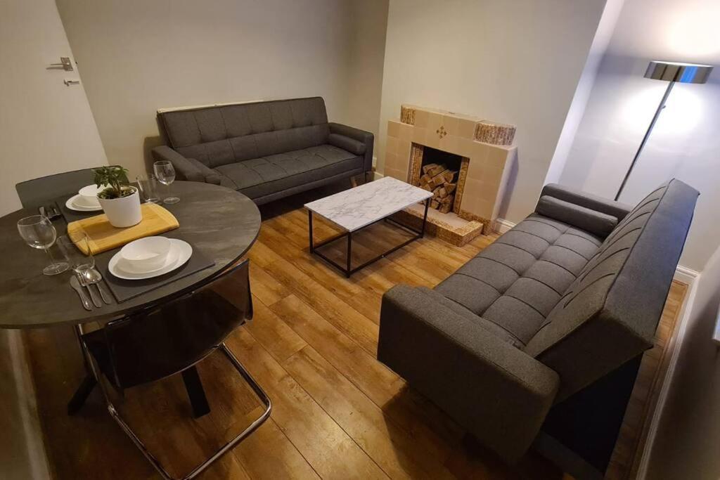 Entire House Near City Centre With Parking Permit *