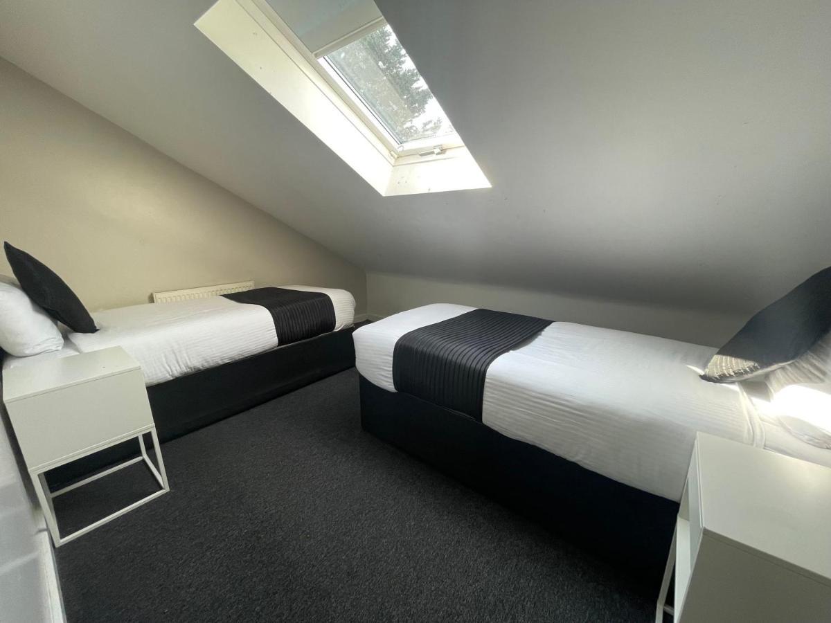 Hosted By Ryan - 2 Bedroom Apartment Liverpool