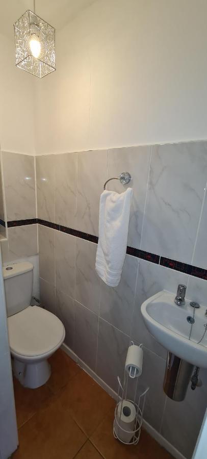 Lovely House 6 Mins Drive To Town Sleeps 1 To 6 * Liverpool