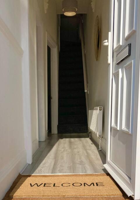 Apartment The White Marble Villa- 3 Bedrooms House *
