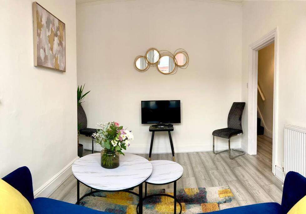The White Marble Villa- 3 Bedrooms House Apartment *