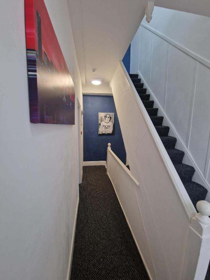 Guest house City 5 Bed House Sleeps 12 *