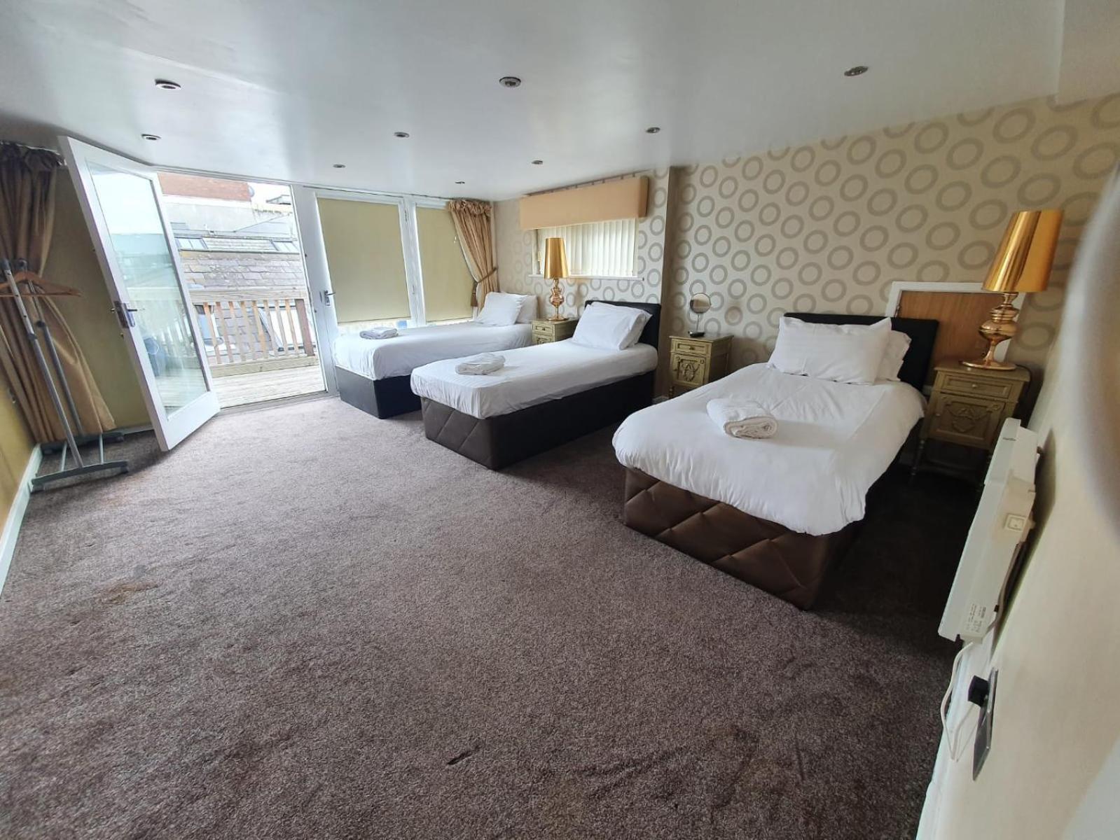 The Famous Floor Sleeps 26 And Group Acc Sleeps30