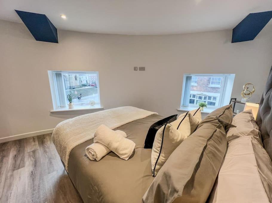 Apartment Orange Rentals-high Spec, Midnight Suite, Sleeps 4-pets Welcome! Liverpool