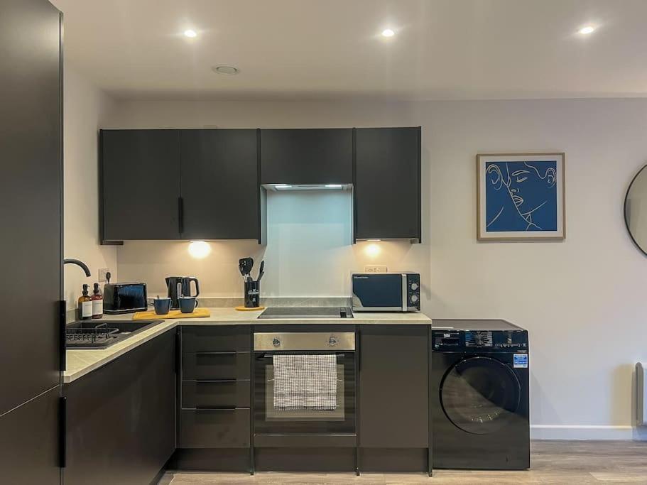 Orange Rentals-high Spec, Midnight Suite, Sleeps 4-pets Welcome! Apartment