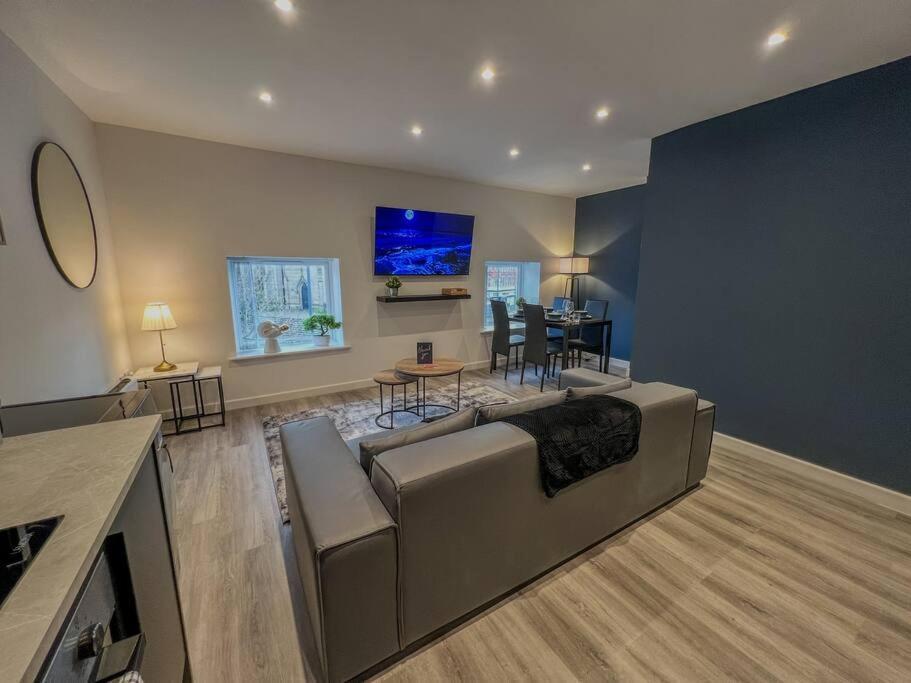 Orange Rentals-high Spec, Midnight Suite, Sleeps 4-pets Welcome! Apartment