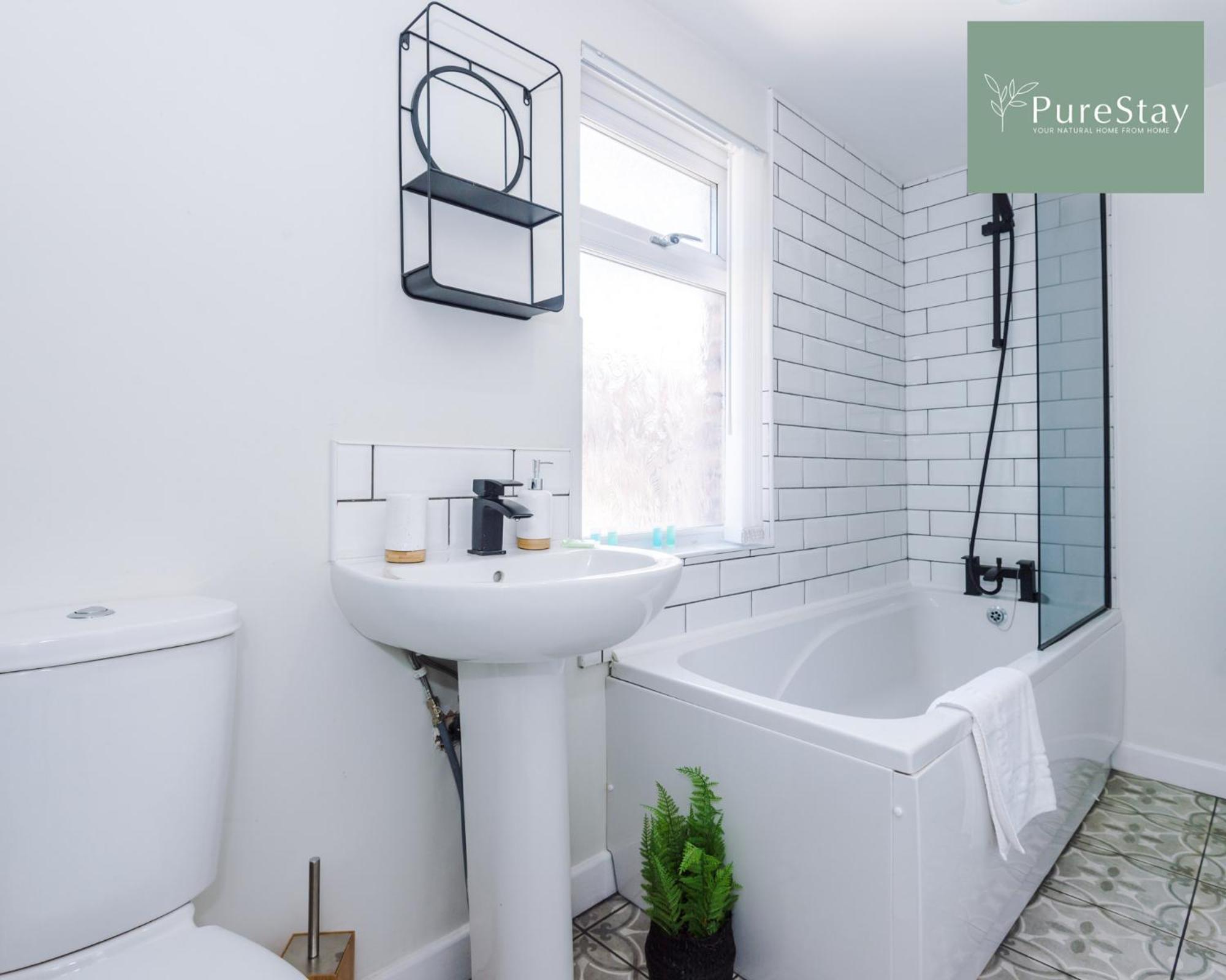 Holiday home Perfect Contractor House In Liverpool With 7 Beds By Purestay - 7 Night Min