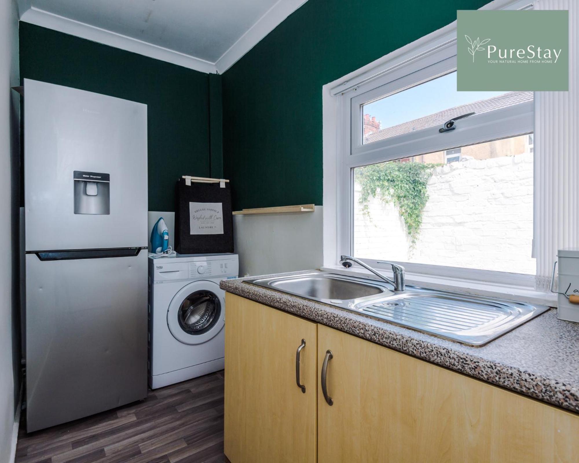 Perfect Contractor House In Liverpool With 7 Beds By Purestay - 7 Night Min Holiday home Liverpool