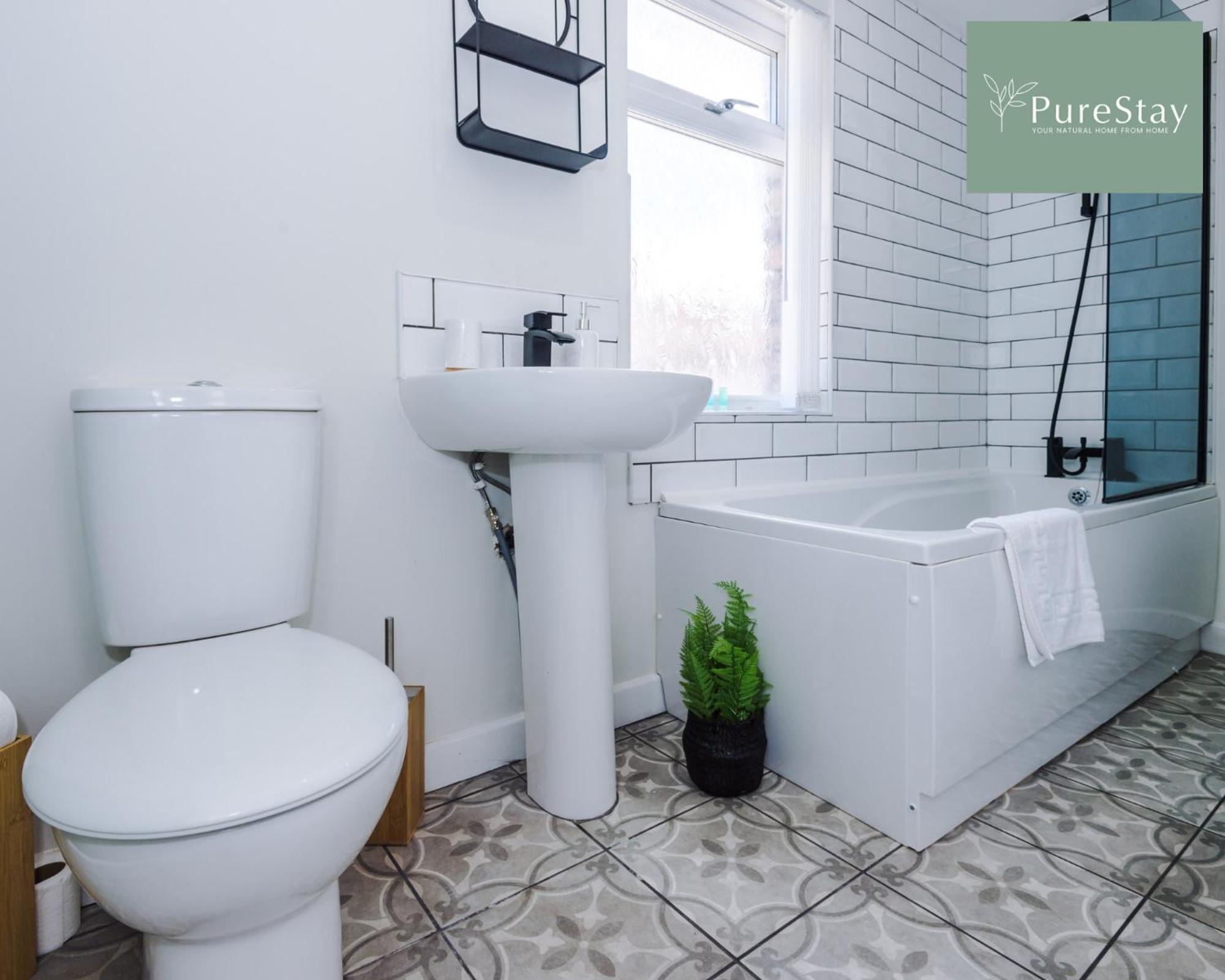 Perfect Contractor House In Liverpool With 7 Beds By Purestay - 7 Night Min Liverpool