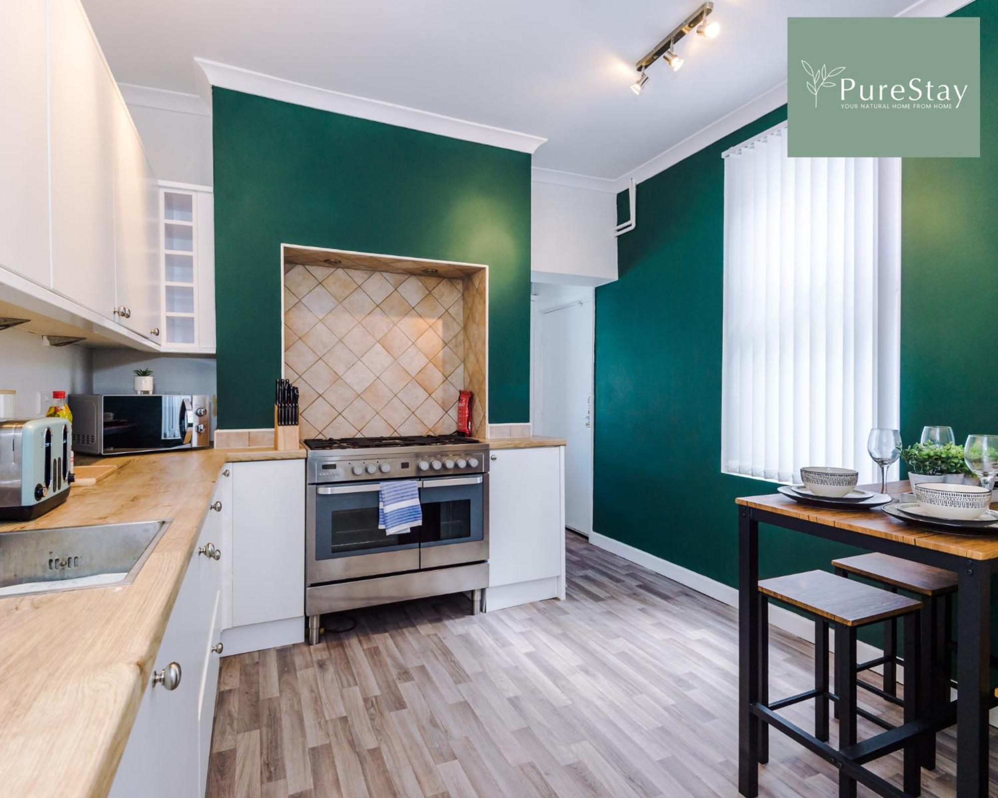 Perfect Contractor House In Liverpool With 7 Beds By Purestay - 7 Night Min Holiday home Liverpool