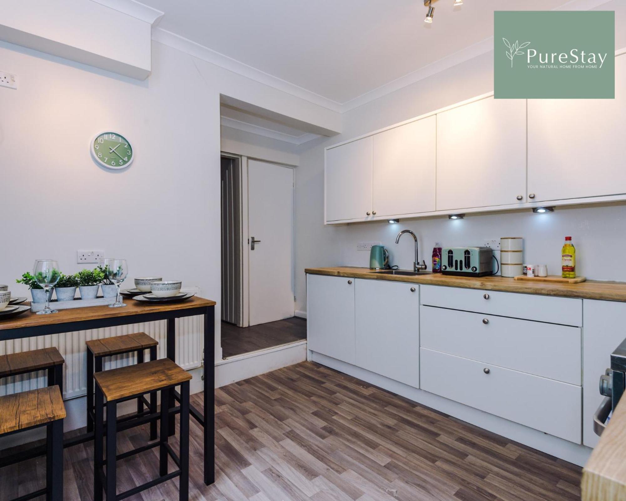 Perfect Contractor House In Liverpool With 7 Beds By Purestay - 7 Night Min Holiday home