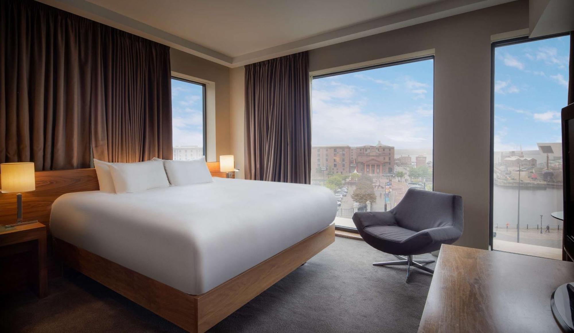 Hilton Centre Hotel 4*