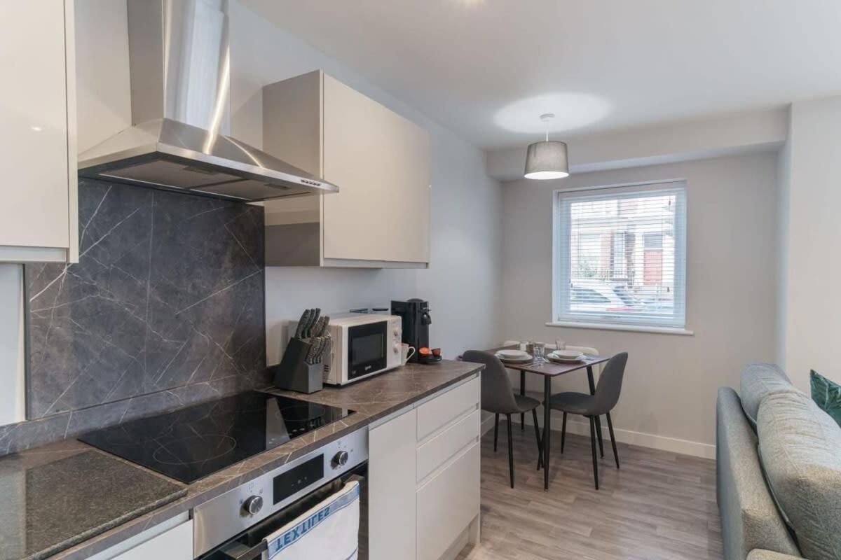 Fantastic 1 Bedroom In Apartment Liverpool