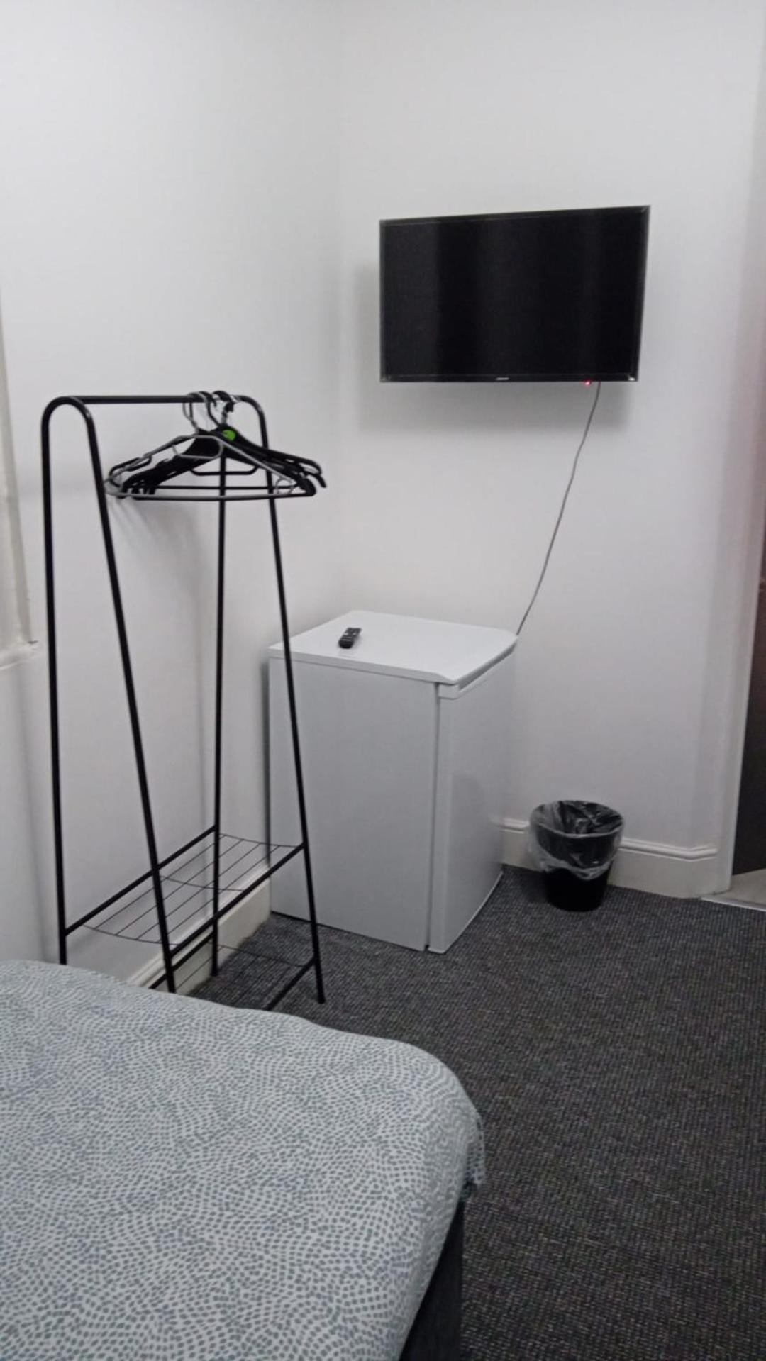Triple With Private Bath Near Lfc Free Street Parking *