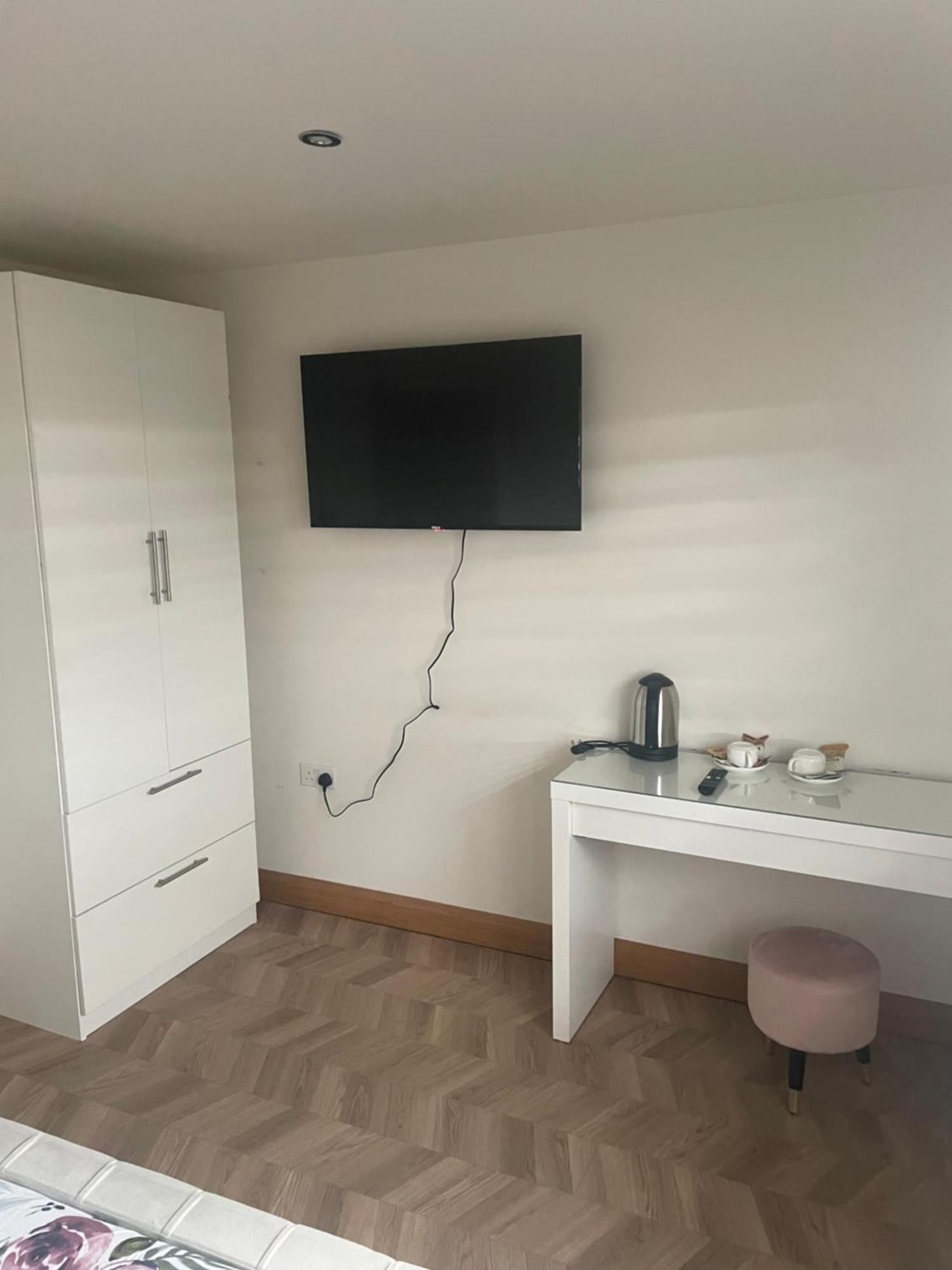 Luxurious 4 Bedroom House Guest house *