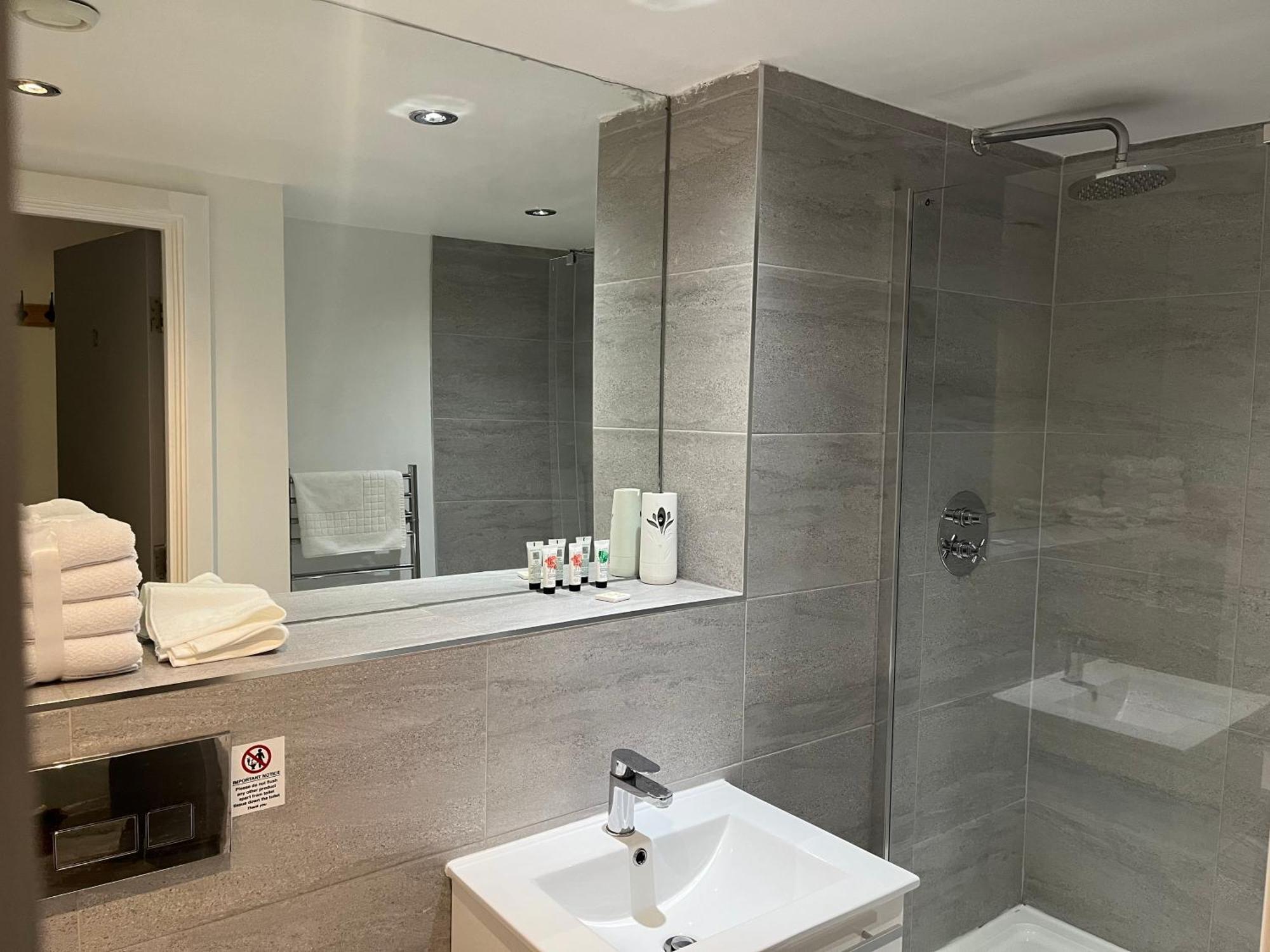 5 Halifax House, 3 Apartment *