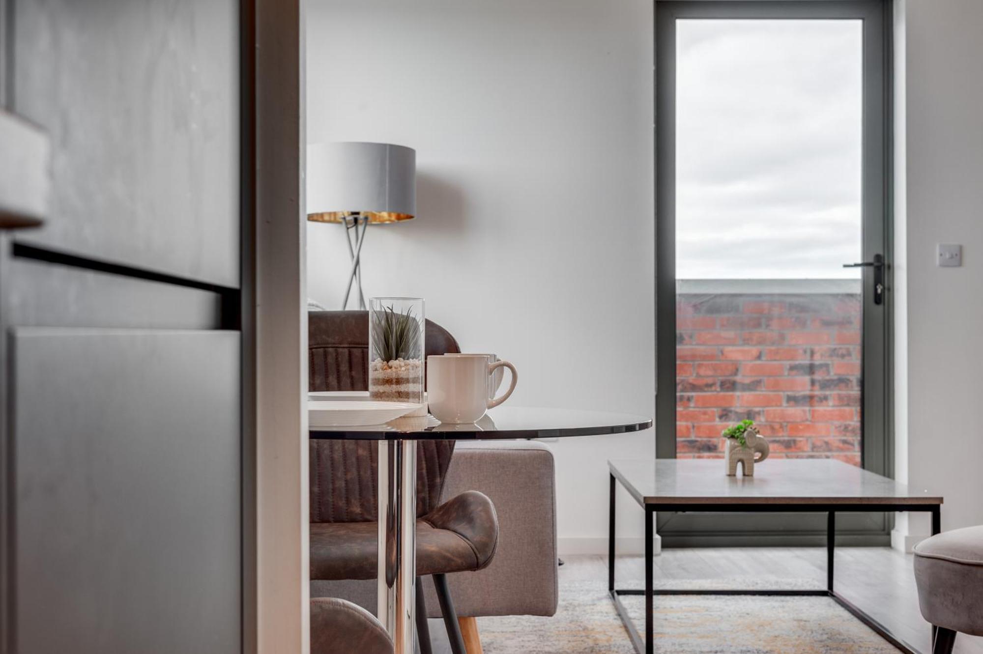 Huge Long Savings! View Balcony Penthouse * Liverpool