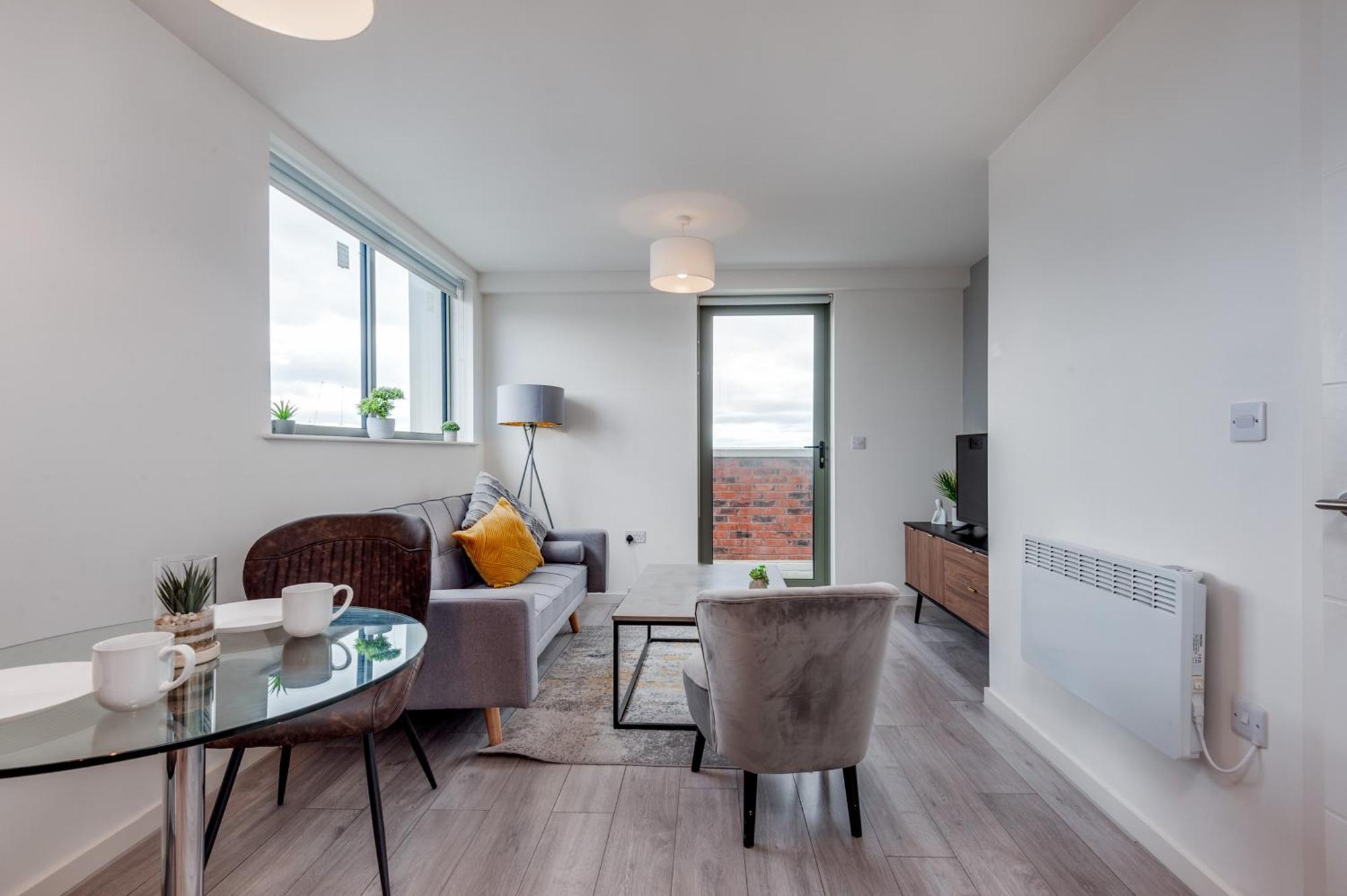 Huge Long Savings! View Balcony Penthouse Apartment Liverpool