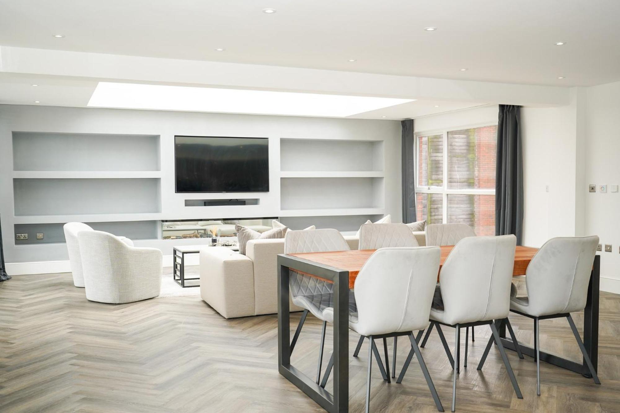 Luxury Two Bedroom City Centre Penthouse Apartment