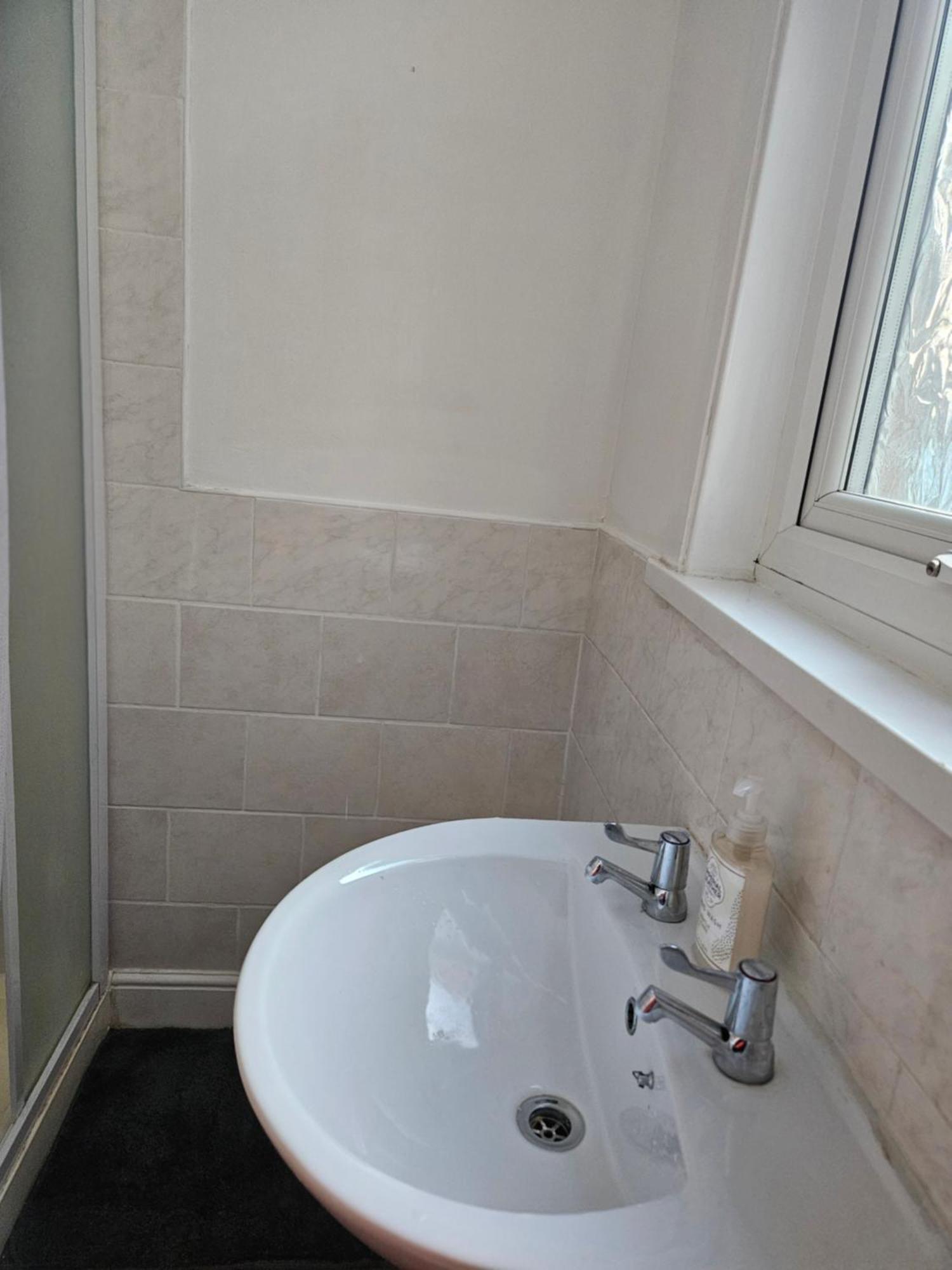Apartment Haven, Stylish And Spacious 3-bedroom With Access Liverpool