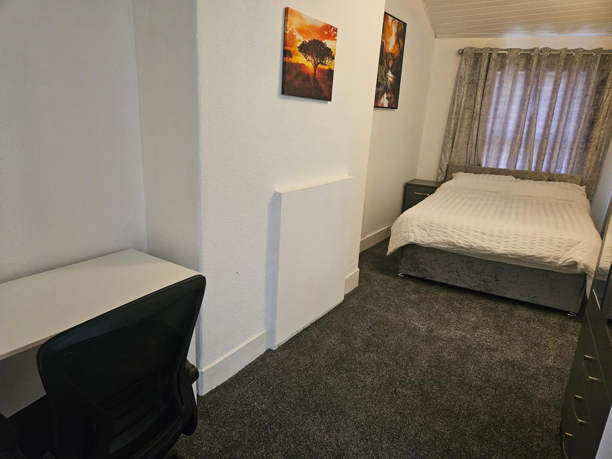 Haven, Stylish And Spacious 3-bedroom With Access *
