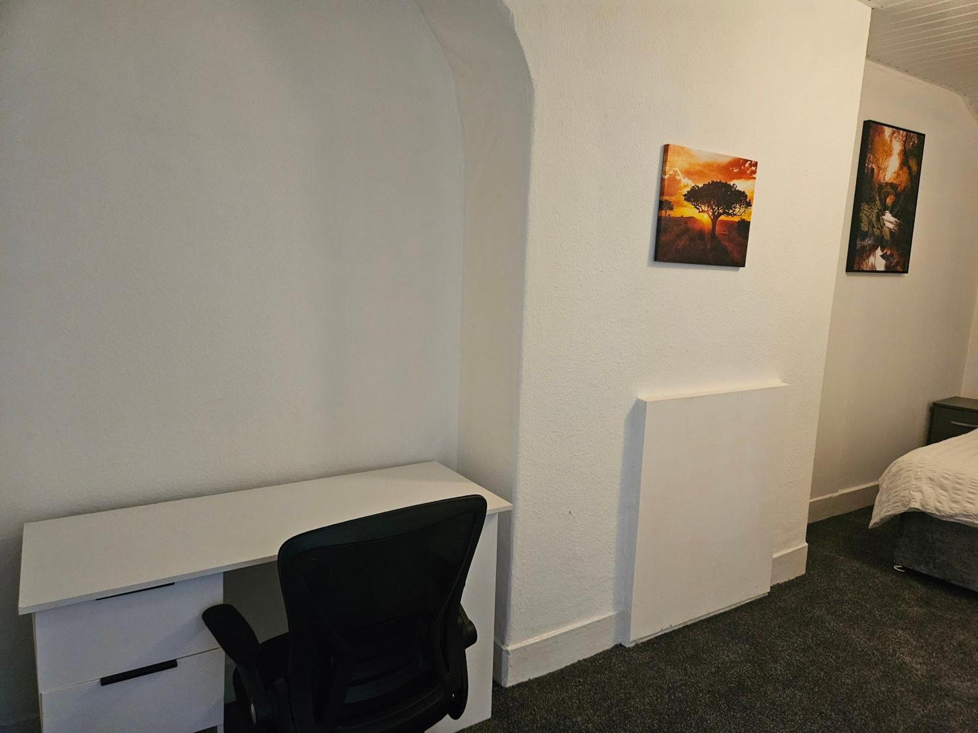 Apartment Haven, Stylish And Spacious 3-bedroom With Access