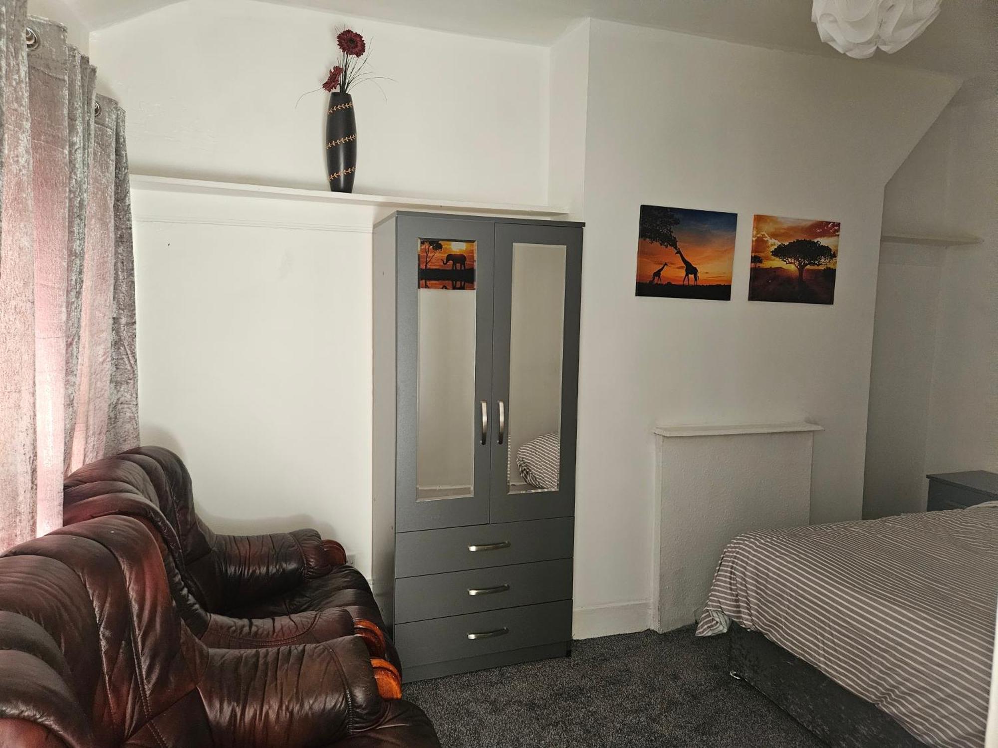 Haven, Stylish And Spacious 3-bedroom With Access Liverpool