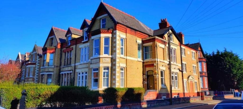 Triple With Private Bath Near Lfc Free Street Parking Bed & Breakfast Liverpool