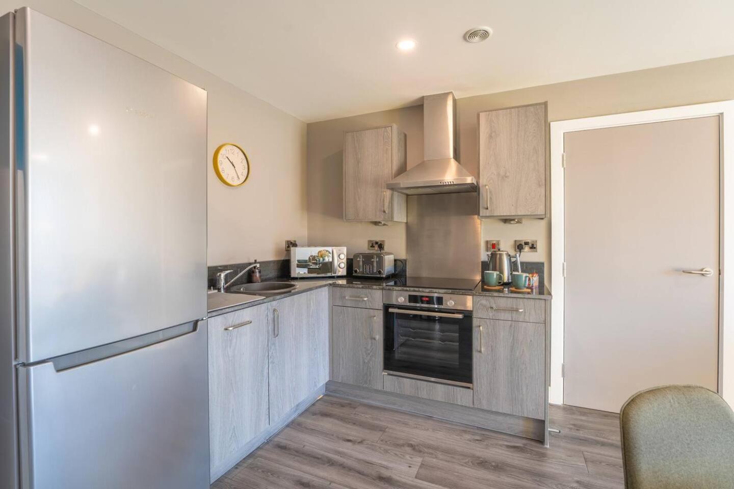 2-bed Flat At Monarchs Quay, Waterfront *