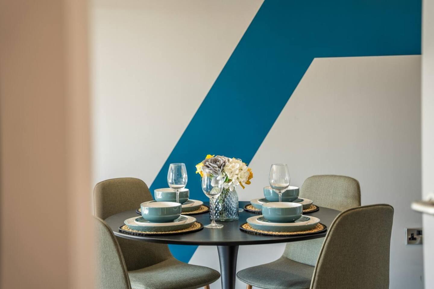 2-bed Flat At Monarchs Quay, Waterfront * Liverpool