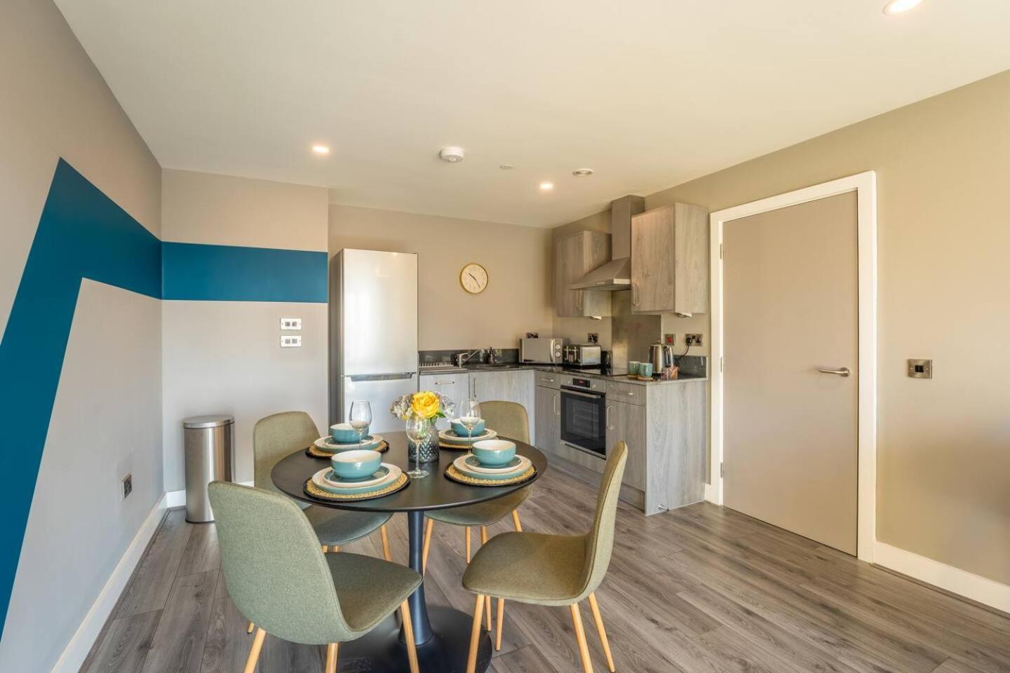 2-bed Flat At Monarchs Quay, Waterfront * Liverpool