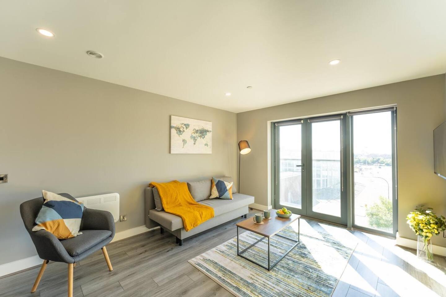 2-bed Flat At Monarchs Quay, Waterfront Liverpool