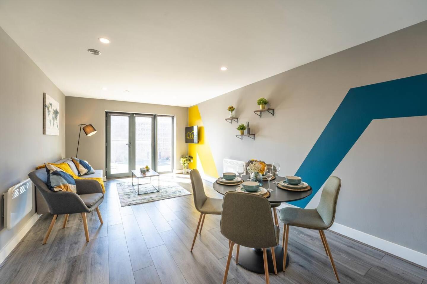 2-bed Flat At Monarchs Quay, Waterfront