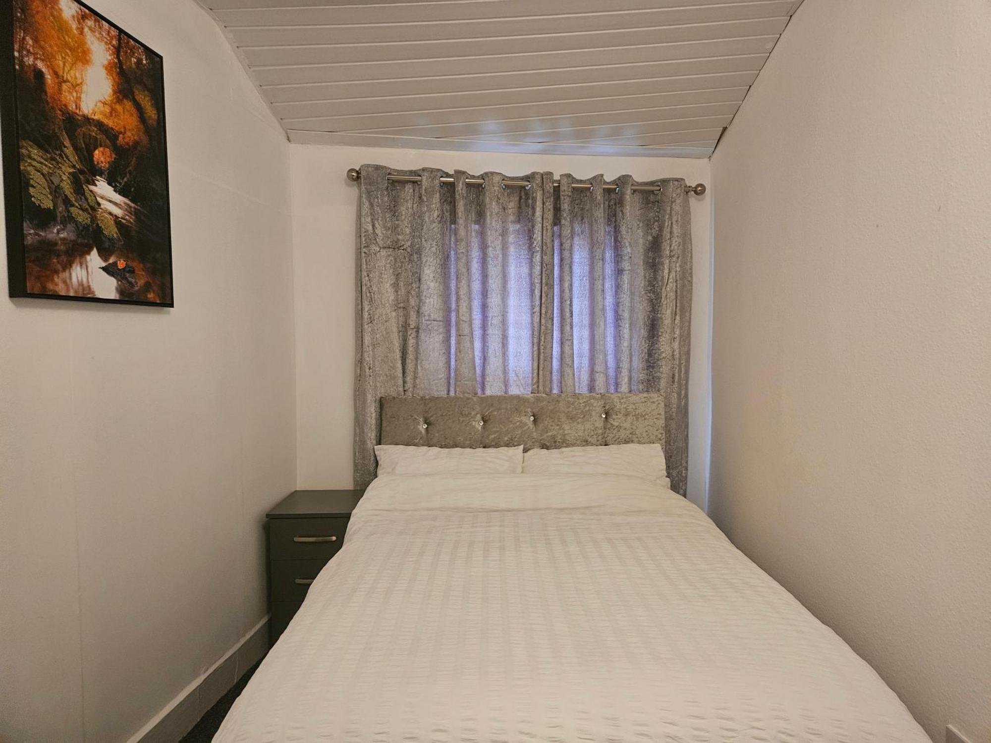 Apartment Haven, Stylish And Spacious 3-bedroom With Access *