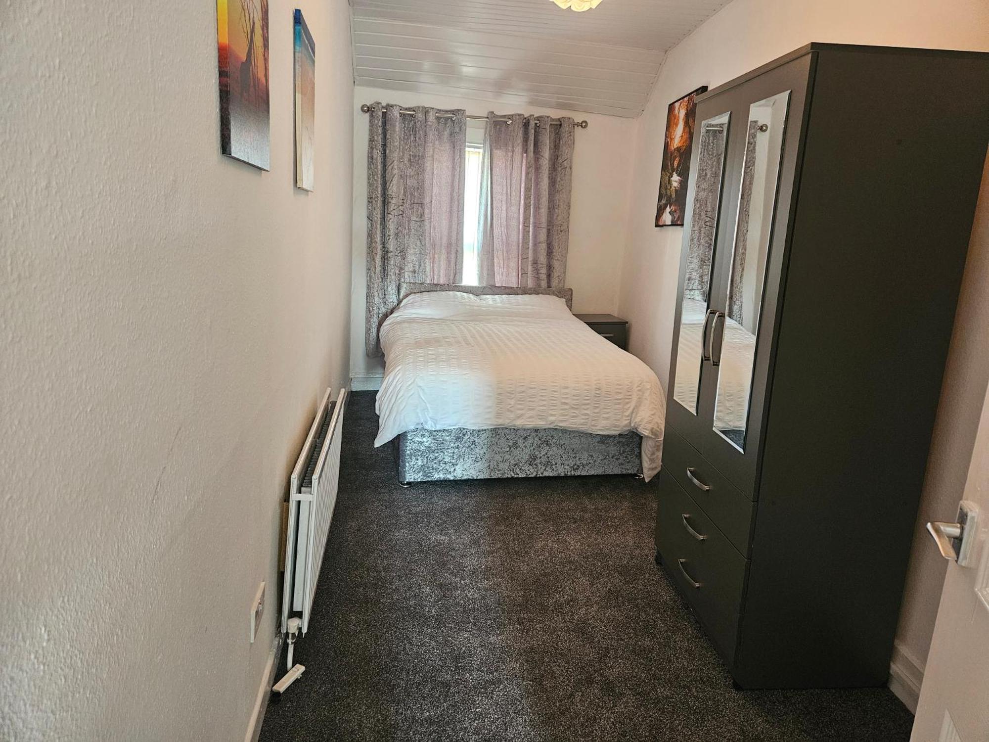 Apartment Haven, Stylish And Spacious 3-bedroom With Access Liverpool