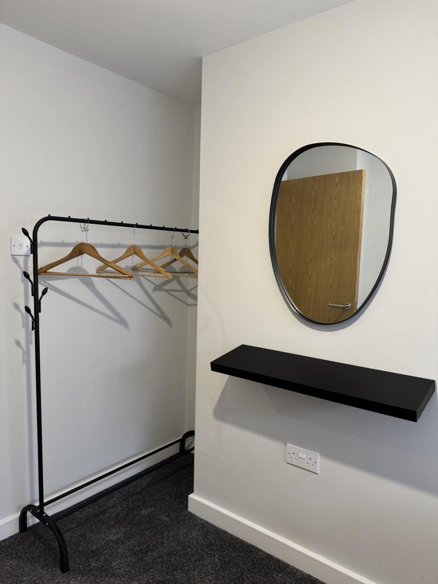 Cozy Hideaway - 1-bed Perfect For Couples & Solo Travelers *